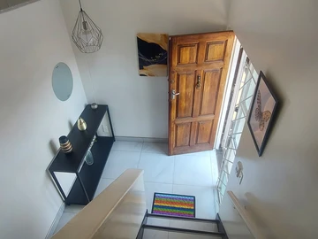 2 Bedroom Flat & Apartment