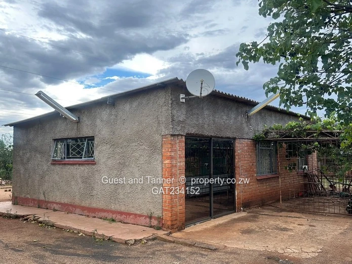 3-bedroomed house with a 2-bedroomed cottage for sale in Newton West near Bulawayo