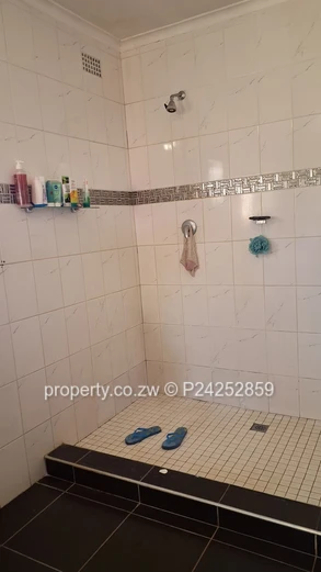 Helensvale, Off Domboshava Road 395K