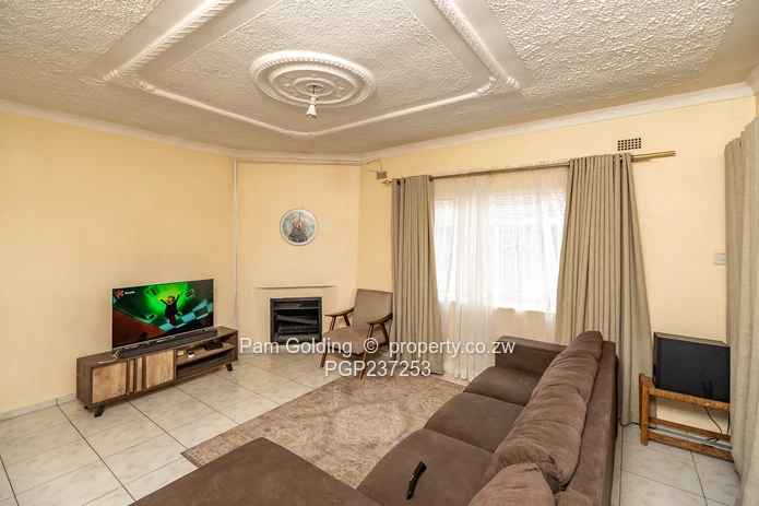 House for sale in Waterfalls/Picnic Park Area (Sole Mandate)