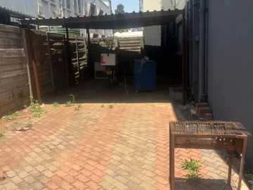 2 Bedroom Flat & Apartment