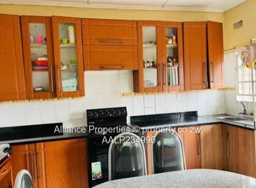 Spacious 2-Bed Walled Home in Mahatshula with Fitted Kitchen (Sole Mandate)