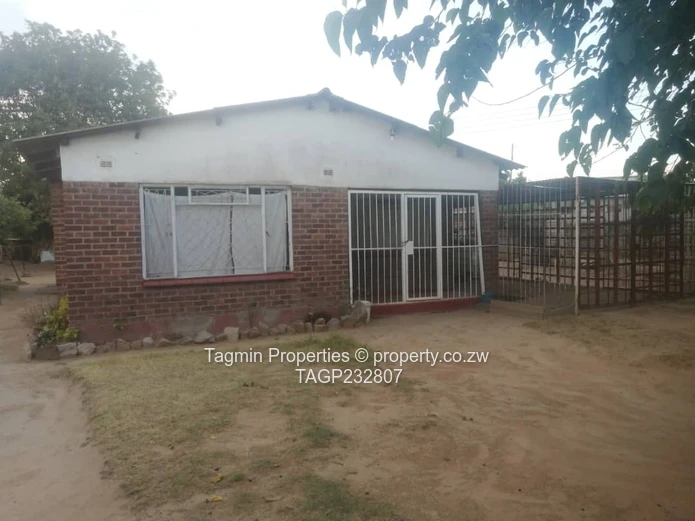 Renovators Dream house in Zengeza 3 (Suitable for crèche, pre-school, or commercial use)