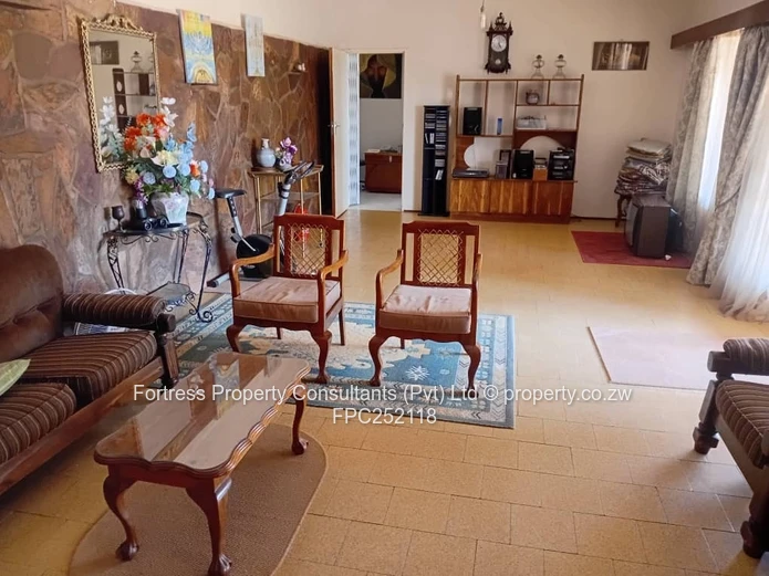 Spacious 3-Bed Home on 9 136m² with Massive Re-Development Potential