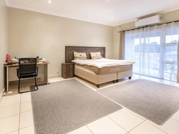 4 Bedroom Flat & Apartment