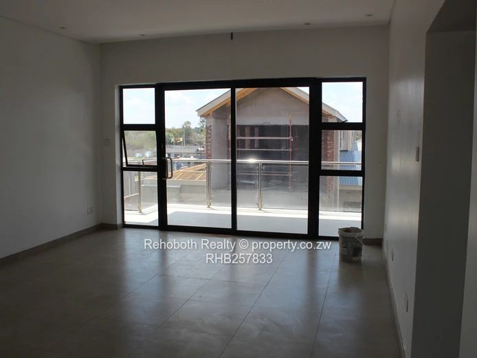 Contemporary 4-Bed Marlborough Flat with Borehole