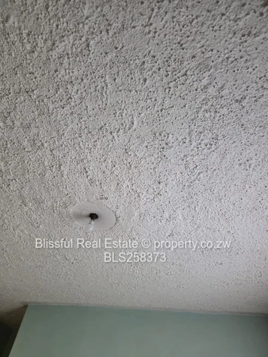 Mufakose 2-Bed Apartment - Tiled Floors & Fitted Kitchen (Sole Mandate)