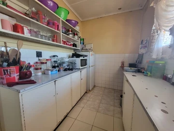 2 Bedroom Flat & Apartment