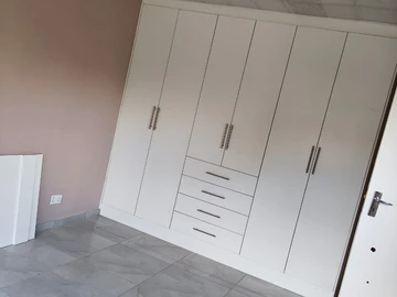 3 Bedroom Flat & Apartment