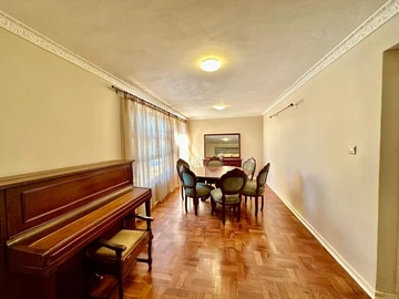 6 Bedroom House
