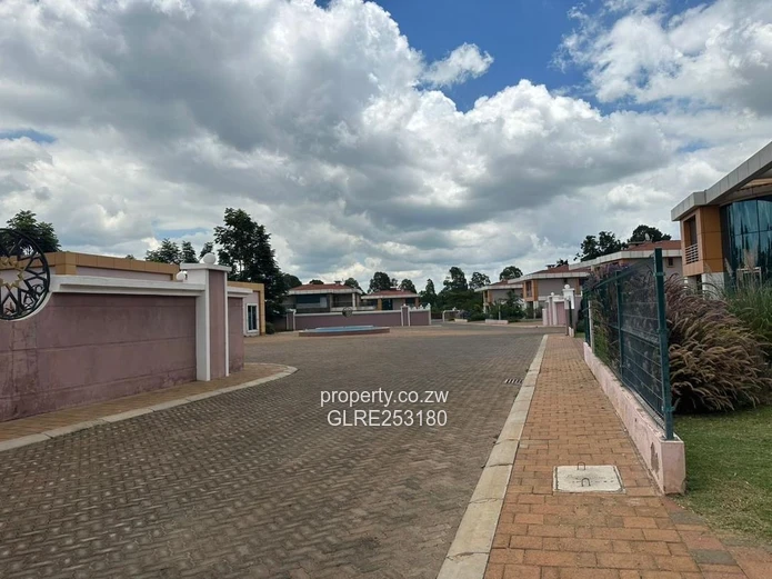 Modern 5-Bed House with Pool & Borehole in Mount Pleasant