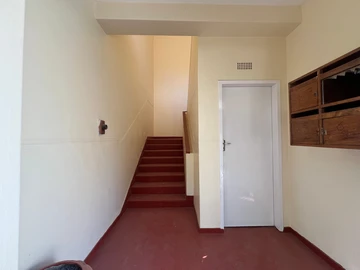 2 Bedroom Flat & Apartment