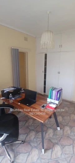 Alex Park commercial property to let