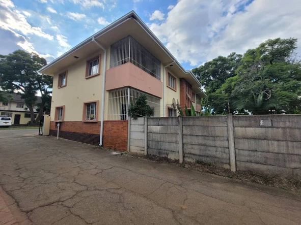 Neat Spacious, Conveniently Located Avondale Apartments 
