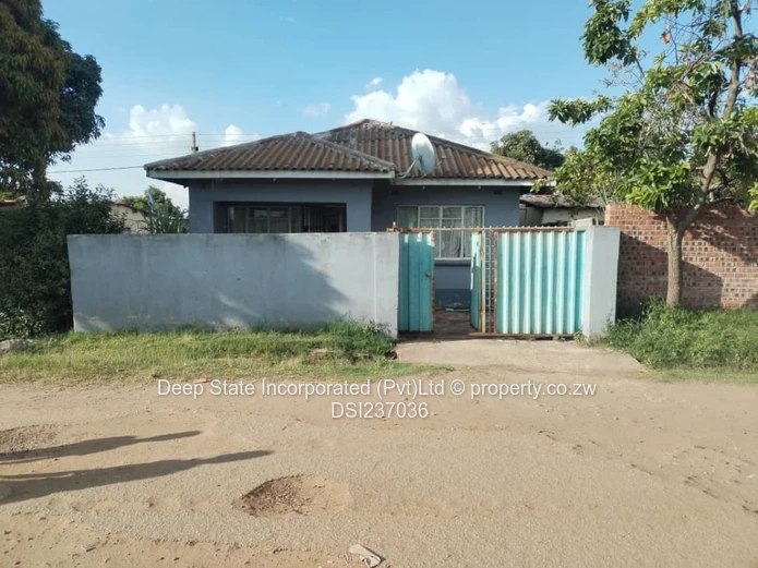 Mufakose house for sale 