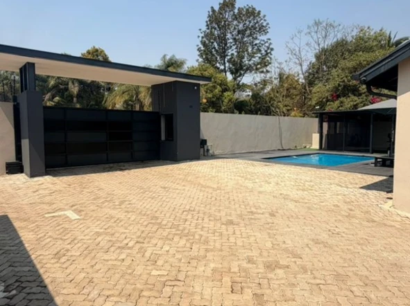 3 Bedroom Flat & Apartment