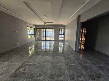 3 Bedroom Flat & Apartment