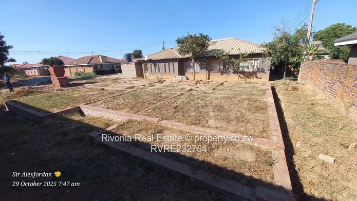 300m² Fully  Serviced Stand with box  Damofalls (Sole Mandate)