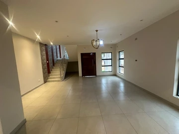 4 Bedroom Flat & Apartment