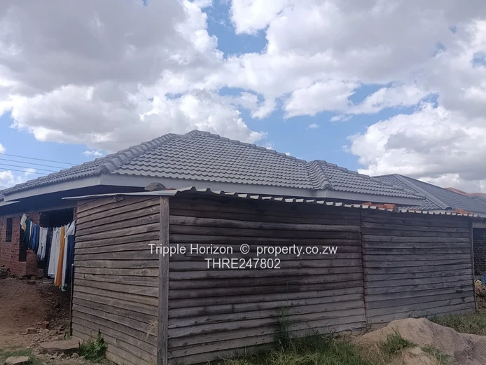 5-Bed Shell on Main Road, Glaudina — En-suite & Fireplace