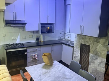 2 Bedroom Flat & Apartment