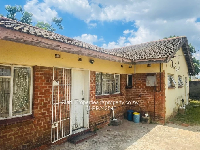 4-Bedroomed Fix-Me-Upper: A Great Investment (Sole Mandate)