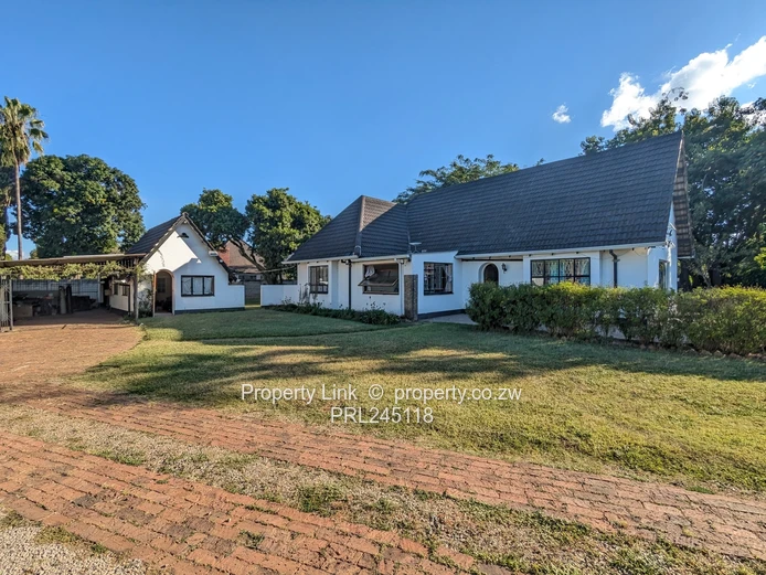 3 Bed 1.5 Bathroom House - Available 1 May