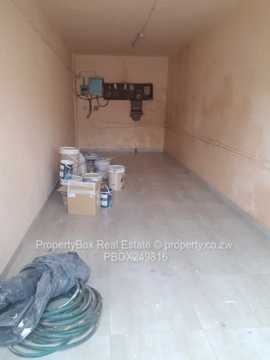 Workshop/Warehouse/Shop along Rotten Row Opposite Colcom for rent!