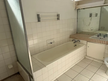 2 Bedroom Flat & Apartment