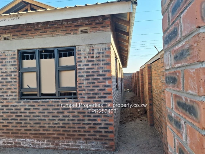 5-Bedroom Brick Home in Walled Glen View Yard