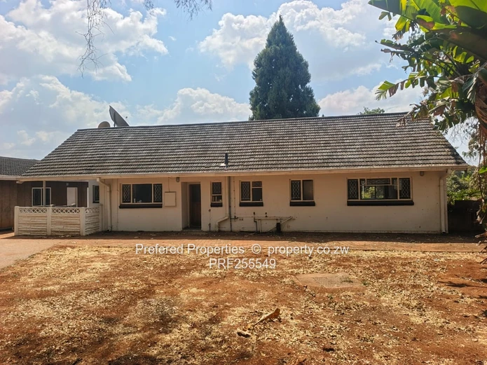 Marlborough Bungalow: 3-Bed, 4049m² Plot & Borehole