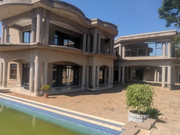 6 Bedroom House