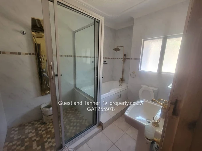 Glen Lorne | Spacious 6-Bedroom Family Home (Sole Mandate)