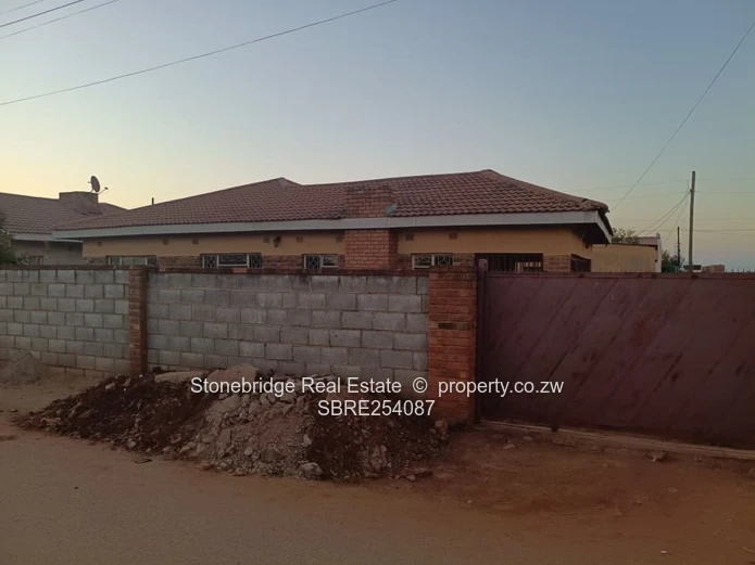 4 Bedroomed House in Mahatshula North For Rent