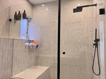 2 Bedroom Flat & Apartment