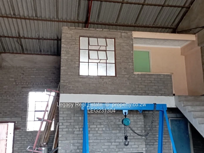 Highglen Warehouse to Let – 150sqm, Offices & Toilets