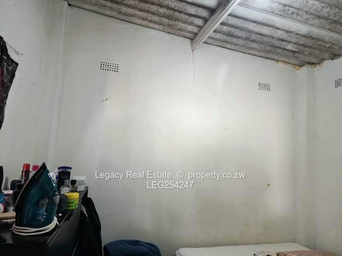 Compact Room with Bath & Kitchenette in Mount Pleasant (Harare North)
