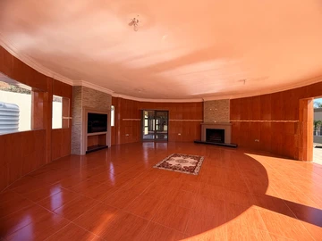 6 Bedroom House