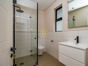 2 Bedroom Flat & Apartment