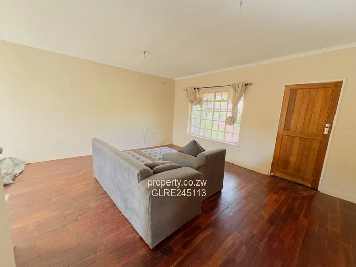 2BR Borrowdale Home — Walled Garden, Paved Drive & Water Tank