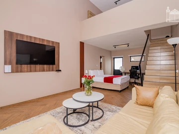 Hotel & Lodge