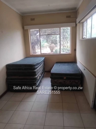 Spacious 3-Bed Home on 4,000m² with Borehole — Marlborough