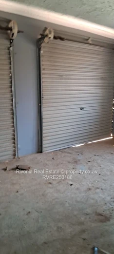 4-Bed Family Home in Nharira — 2440m² with Borehole