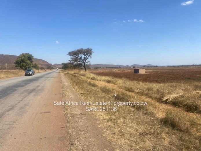 6 Hectares Plot Bulawayo Road Frontage Vacant Land For Sale-Opposite Kyntre Estates Just After Famil