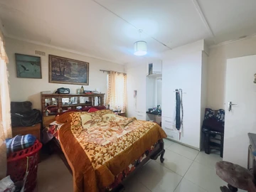 Garden Flat for Sale in Avenues