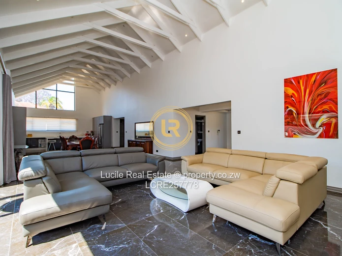 Luxury Living In Eastlea | Fully Furnished Home 
