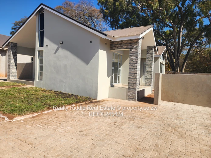 Emerald Hill: New 3-Bed Townhouse Complex w/ Borehole