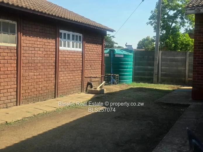 3-bedroom house for rent in Westgate