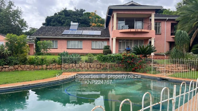 Family home close to Chisipite school 