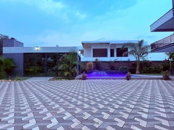 6 Bedroom House